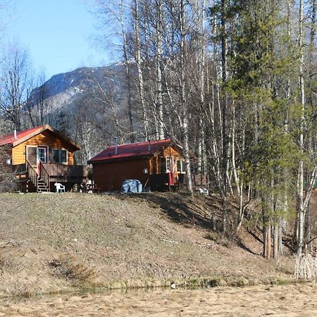 غولدن Rocky Mountain Cabins And Home المظهر الخارجي الصورة