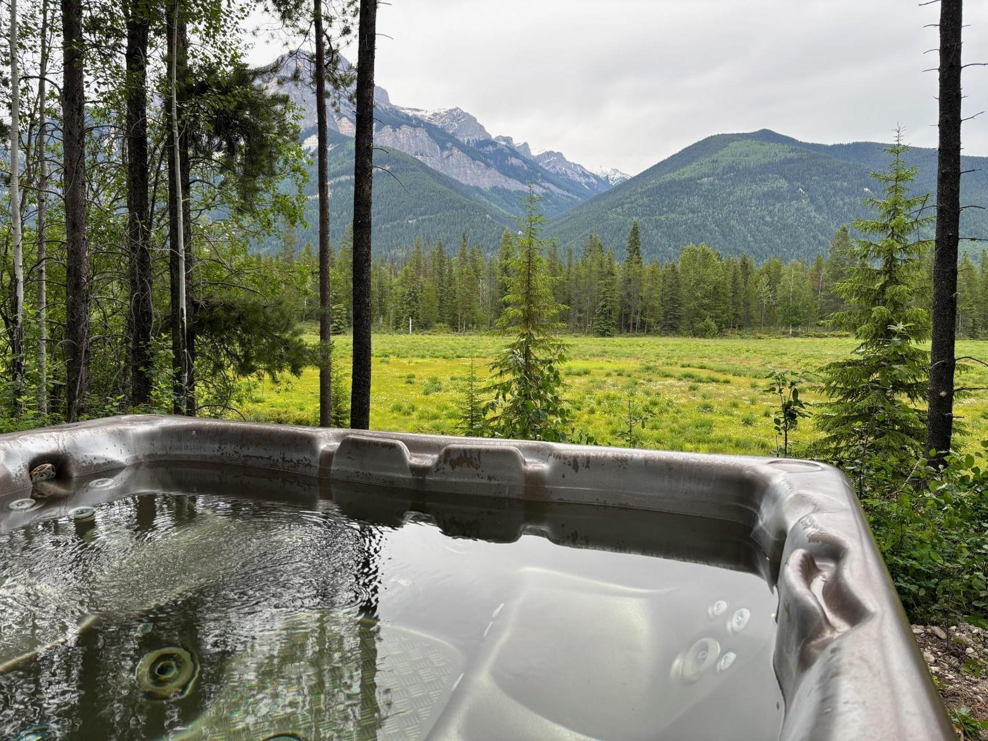 Rocky Mountain Cabins And Home غولدن المظهر الخارجي الصورة